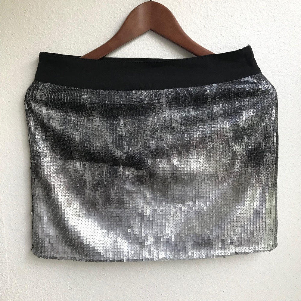 NEW Item Shiny silver sequin min skirt Clock House